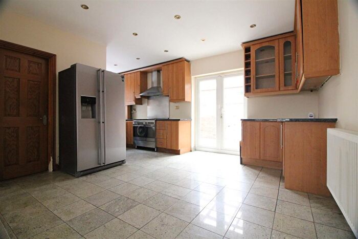 4 Bedroom Semi Detached House To Rent In Fern Lane, Hounslow, TW5