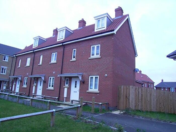 3 Bedroom Town House To Rent In Gabriel Crescent, Bunkers Hill, Lincoln, LN2