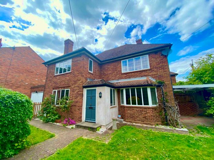 3 Bedroom Semi-Detached House To Rent In Cambridge Road, Marlow, SL7