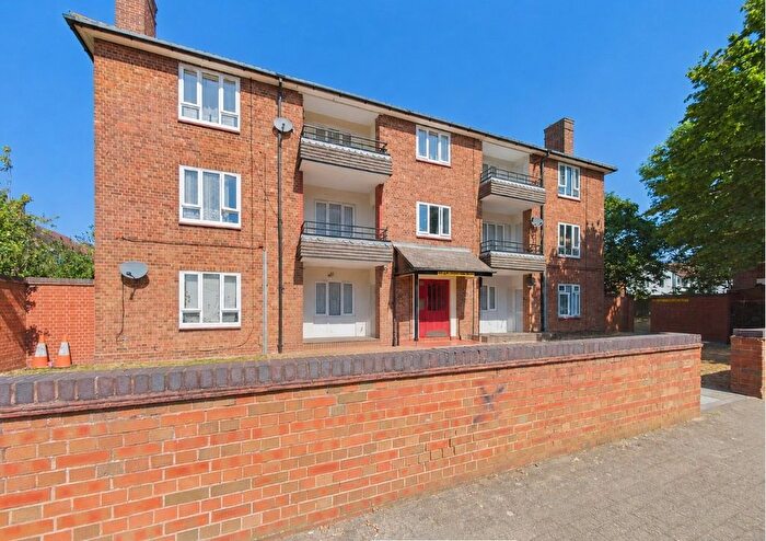 3 Bedroom Flat For Sale In Corran Way, South Ockendon, Essex, RM15