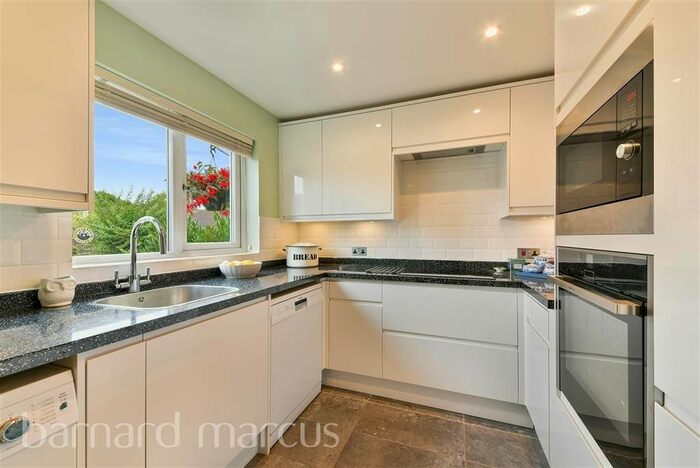 3 Bedroom Property To Rent In Tanglewood Way, Feltham, TW13