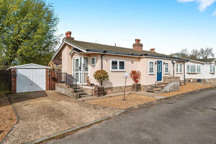 2 Bedroom Mobile/park Home For Sale In Cambridge Road, Stretham, Ely, CB6