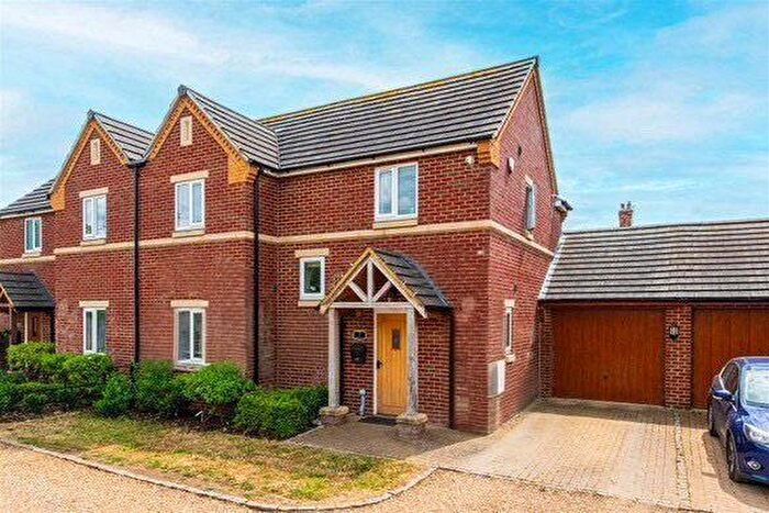 3 Bedroom Semi-Detached House For Sale In Pullman Close, Rushton, NN14