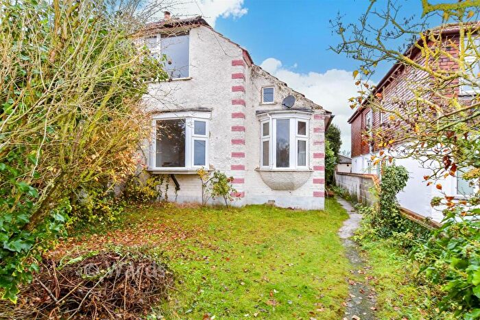 2 Bedroom Semi-Detached House For Sale In Dartford Road, Horton Kirby, Kent, DA4