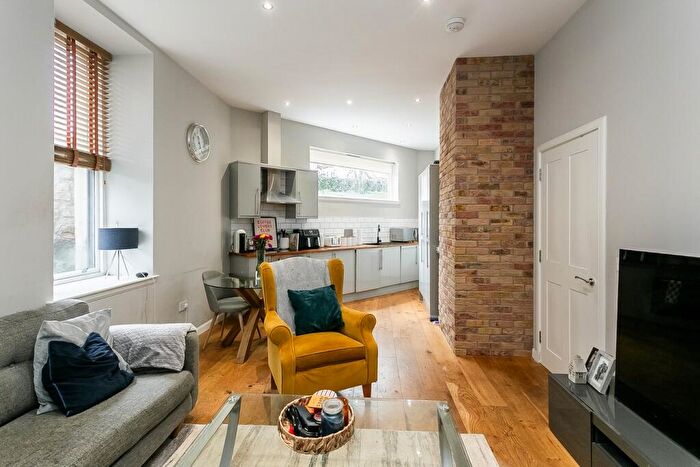 2 Bedroom Apartment For Sale In Lower London Road, Abbeyhill, Edinburgh, EH7