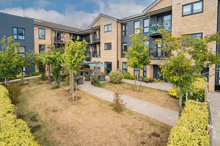 2 Bedroom Flat For Sale In Hindhead Knoll, Walnut Tree Milton Keynes, MK7