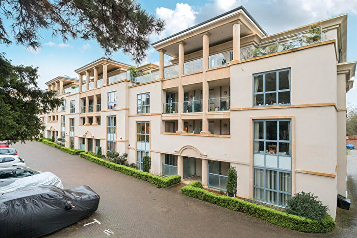 3 Bedroom Flat For Sale In Humphris Place, Cheltenham, GL53