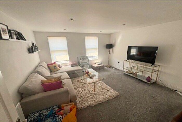 2 Bedroom Flat To Rent In George Lane, London, E18