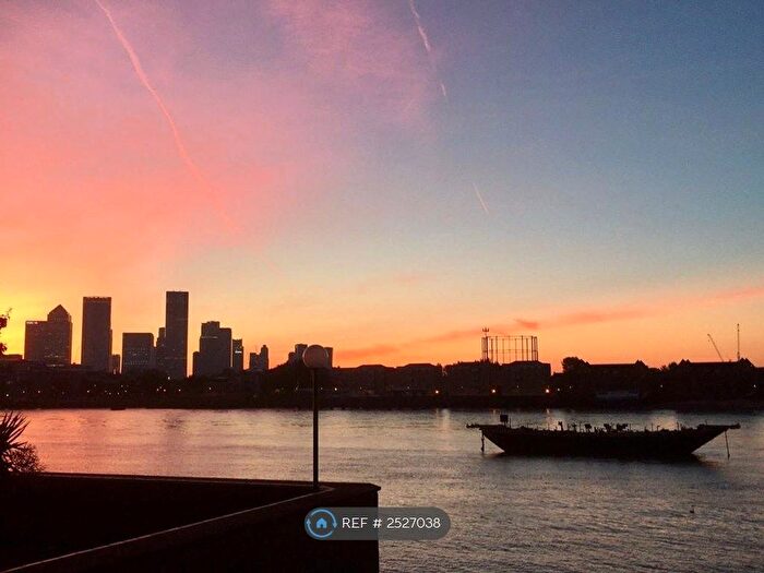 2 Bedroom Flat To Rent In Wapping High Street, London, E1W