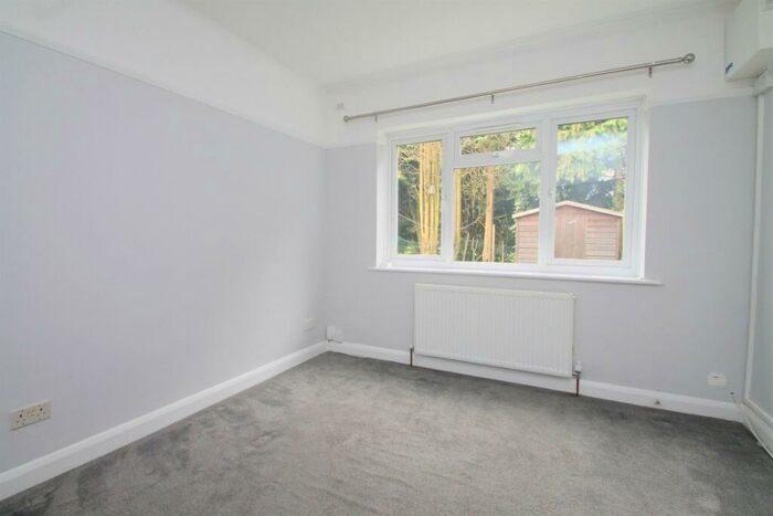 2 Bedroom House To Rent In Bedroom Property In Warlingham, CR6