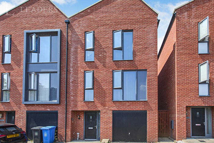 4 Bedroom Semi-Detached House To Rent In Somerset Close, Derby, Derbyshire, DE22