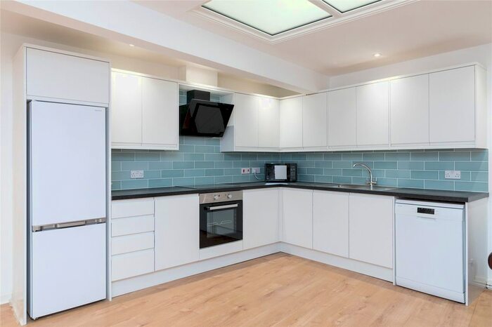 3 Bedroom Flat To Rent In Englefield Road, De Beauvoir, N1
