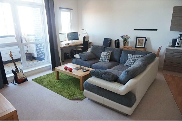 1 Bedroom Flat To Rent In College Street, Southampton, Hampshire, SO14