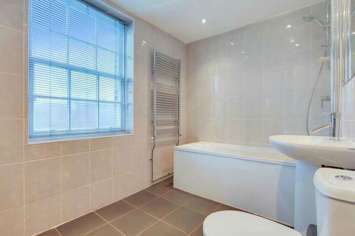 2 Bedroom Flat To Rent In Brixton Road, London SW9