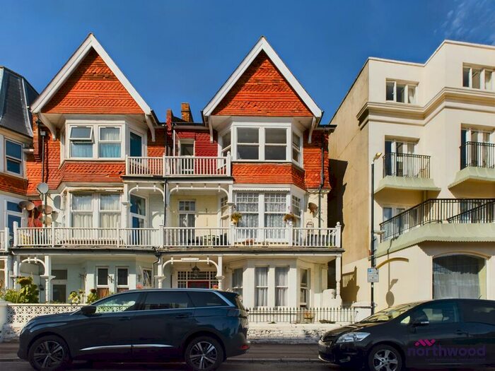 2 Bedroom Flat To Rent In Elms Avenue, Eastbourne, BN21
