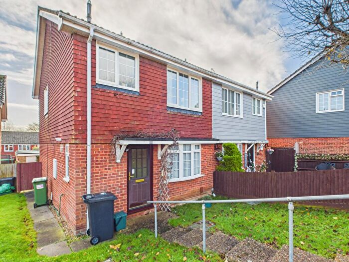 3 Bedroom Semi-Detached House For Sale In Yew Tree Rise, Calcot, Reading, RG31
