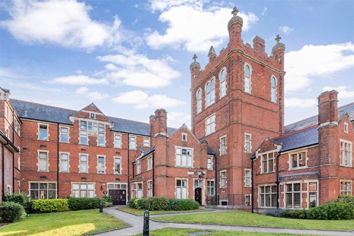 2 Bedroom Flat For Sale In King Edward Place, Bushey, WD23