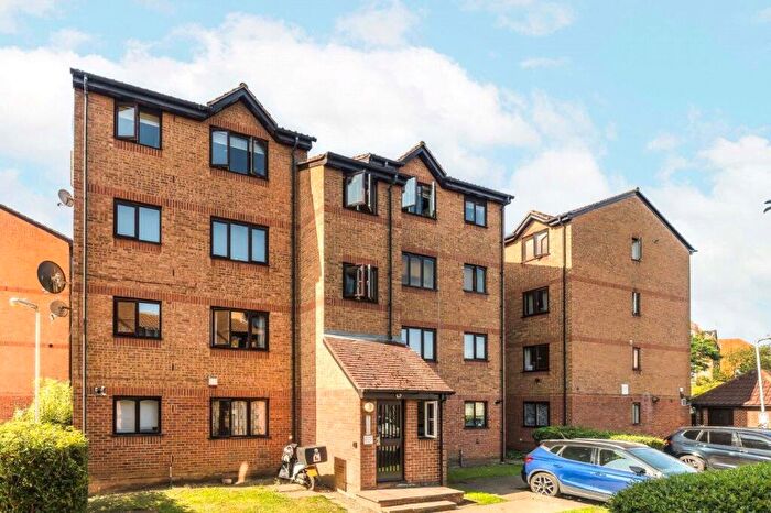 Flat To Rent In Glenville Grove, New Cross, London, SE8