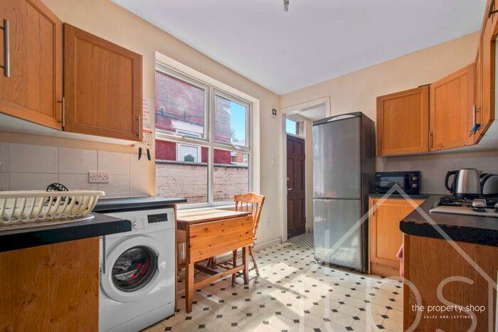 6 Bedroom Terraced House To Rent In St. Vincent Avenue, Doncaster, South Yorkshire, DN1