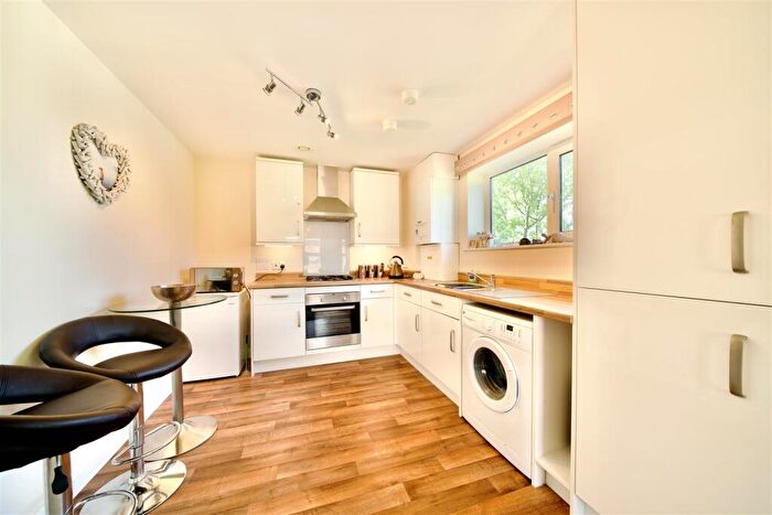 2 Bedroom Apartment For Sale In Dorchester Road, Weymouth, DT4
