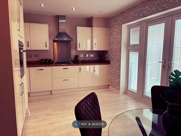 4 Bedroom Semi-Detached House To Rent In Canal Close, Bradford, BD10