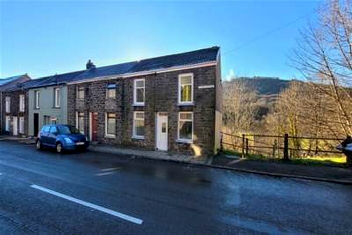 3 Bedroom End Of Terrace House To Rent In Tyntyla Road, Tonypandy, CF40