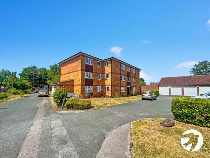 2 Bedroom Flat To Rent In Fox Hollow Drive, Bexleyheath, Kent, DA7