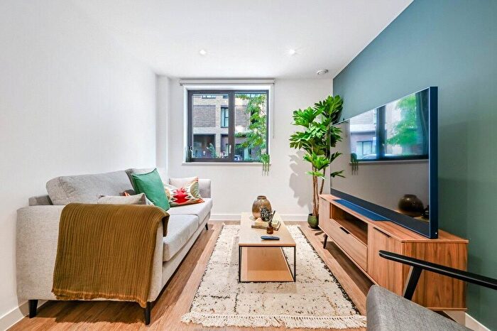 1 Bedroom Flat To Rent In Torrens Road, London, SW2