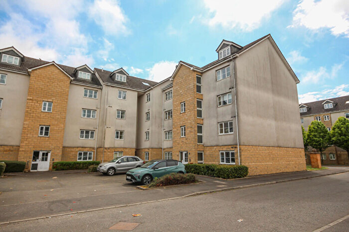 2 Bedroom Apartment To Rent In Queens Crescent, Livingston, EH54