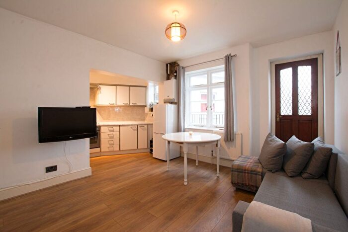 1 Bedroom Flat For Sale In Fairbairn Hall, Plaistow, London, E13