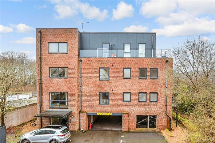 2 Bedroom Flat For Sale In Challenge Court, Leatherhead, Surrey, KT22