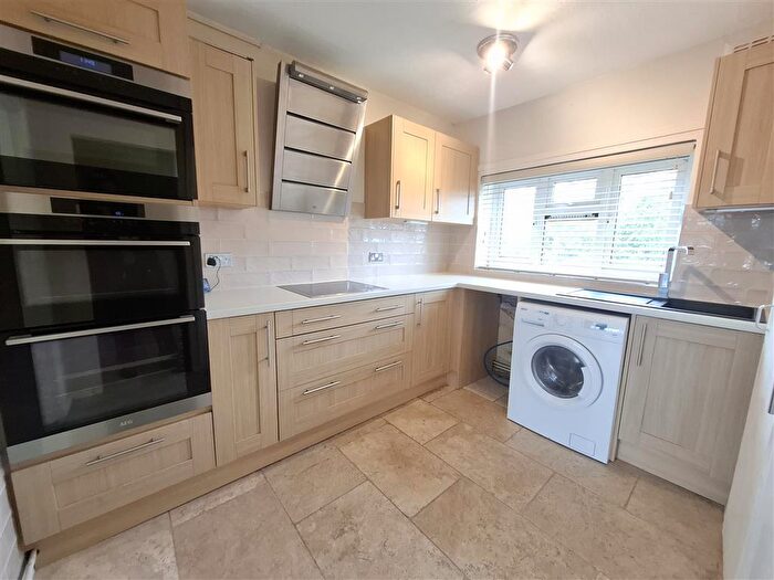 2 Bedroom Flat To Rent In St. Albans Road, Hemel Hempstead, HP2