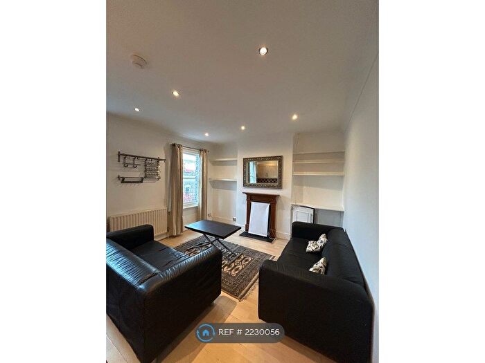 1 Bedroom Flat To Rent In Sterne Street, London, W12