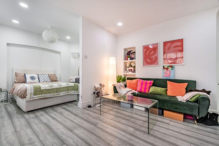 Studio To Rent In Harrowby Street, London, W1H