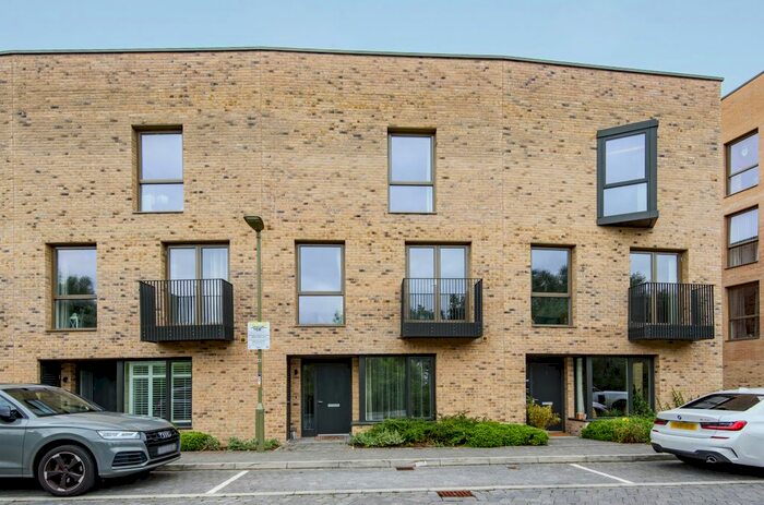3 Bedroom Town House To Rent In Meadowsweet Way, Oxford OX3