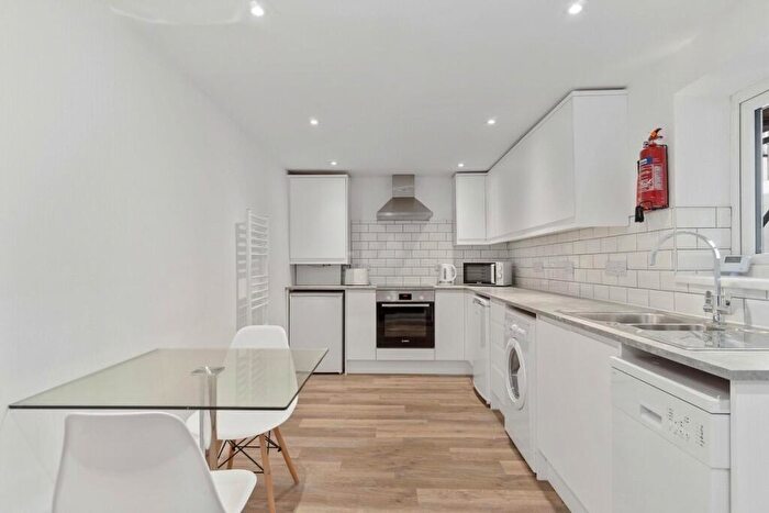 2 Bedroom Flat To Rent In North Road East, Plymouth, Devon, PL4