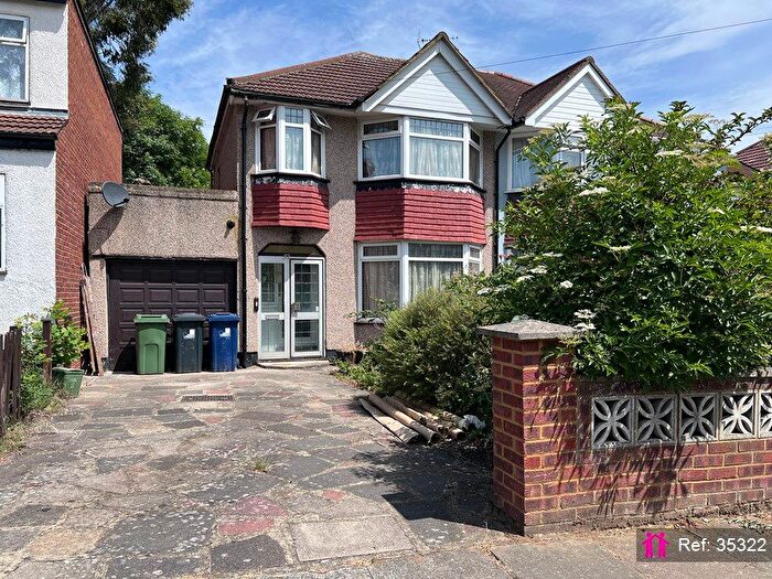 3 Bedroom Semi-Detached House For Sale In Eskdale Avenue, Northolt, UB5