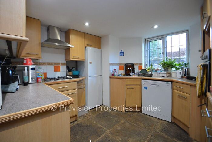 6 Bedroom Terraced House To Rent In Consort Terrace, Hyde Park, Leeds, LS3