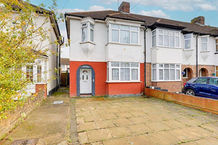 3 Bedroom Semi Detached House For Sale In Great Cambridge Road, Enfield, EN1