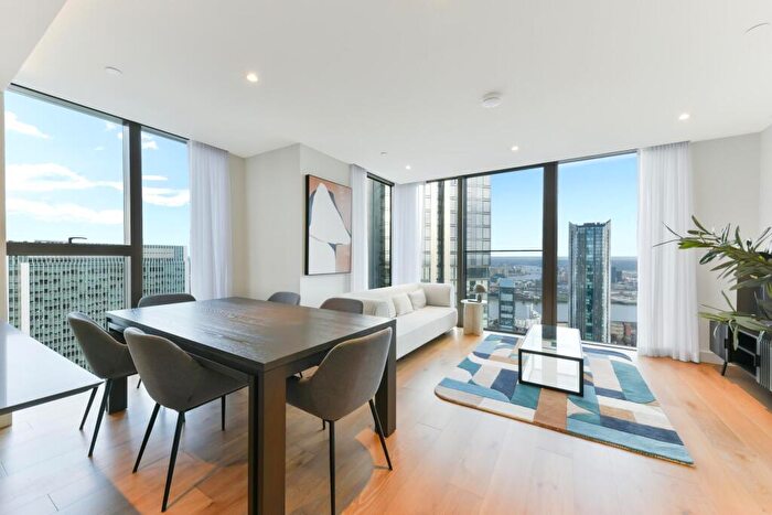 2 Bedroom Apartment To Rent In Harcourt Tower, Marsh Wall, London, E14