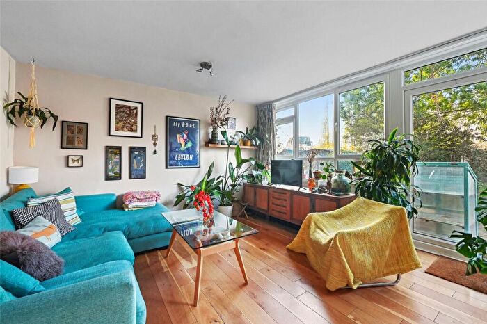 3 Bedroom Maisonette To Rent In Pollard Street, London, E2