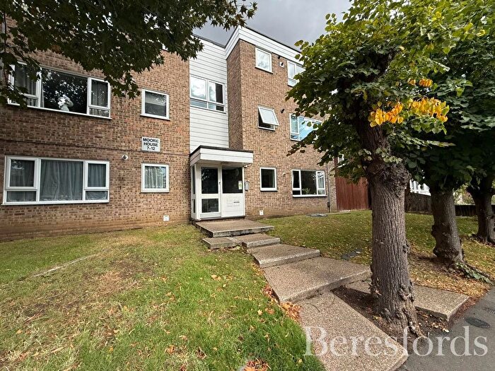 2 Bedroom Flat For Sale In Globe Road, Hornchurch, RM11