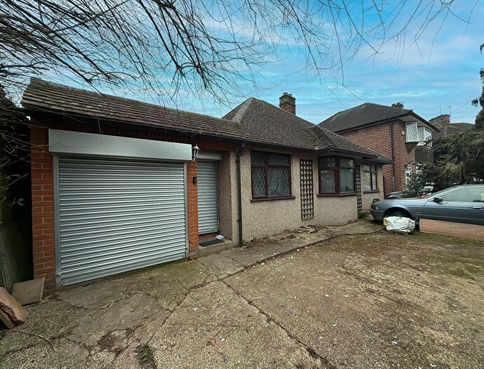 3 Bedroom Property For Sale In Clayton Way, Uxbridge, Middlesex, UB8