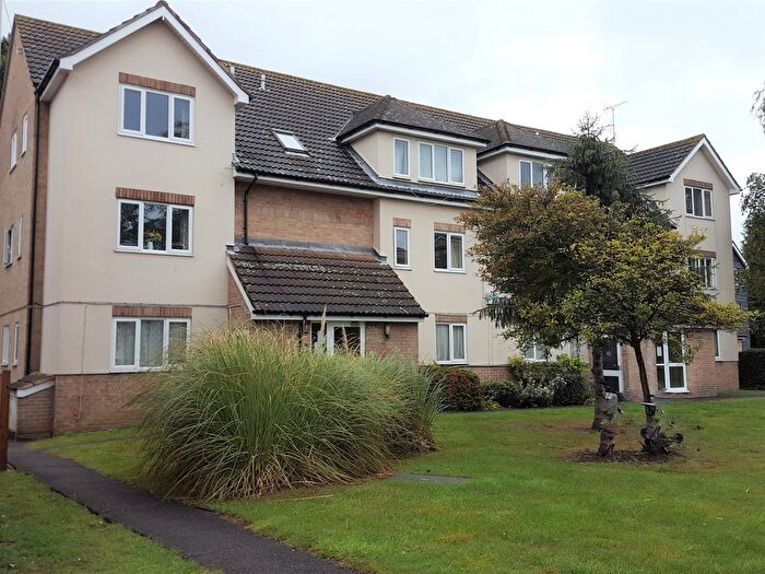 2 Bedroom Flat To Rent In Brooklands Walk, Chelmsford, Essex, CM2