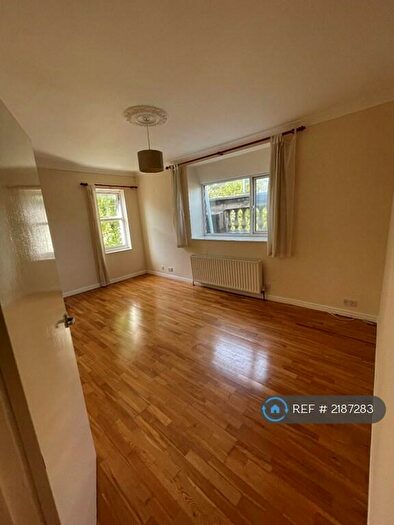 2 Bedroom Flat To Rent In Hambeldon House, Bristol, BS6