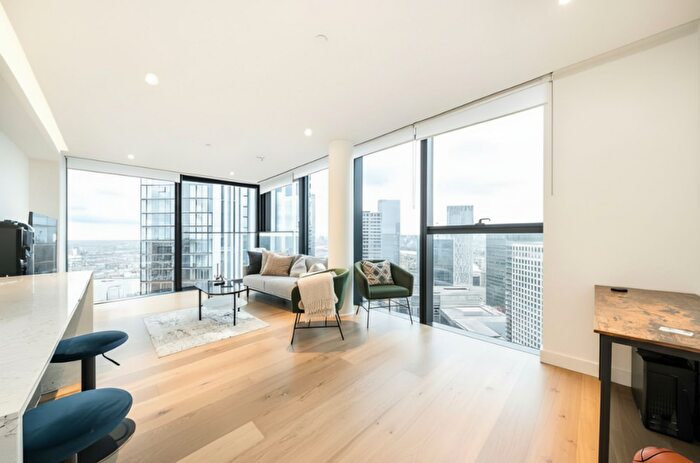 2 Bedroom Apartment For Sale In South Quay Plaza, Hampton Tower, E14