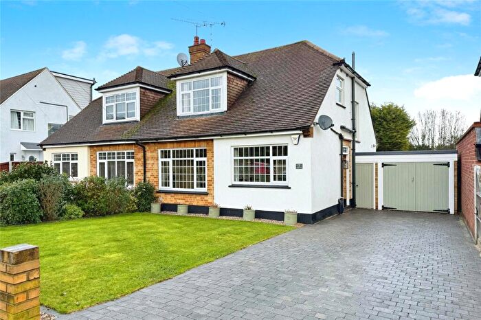 3 Bedroom Semi Detached House For Sale In Hilltop Close, Rayleigh, SS6