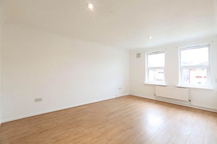 1 Bedroom Flat For Sale In Valmar Road, SE5