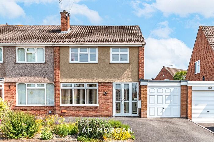3 Bedroom Semi Detached House For Sale In Alcester Road, Lickey End, Bromsgrove, Worcestershire, B60