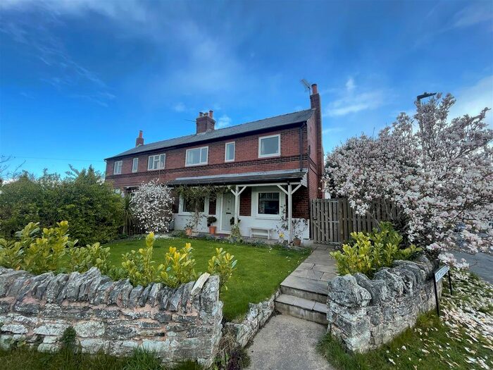 3 Bedroom Semi-Detached House For Sale In Northfield Lane, Womersley, Doncaster, DN6